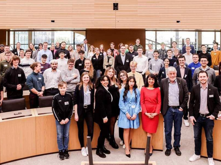 Abschlusstreffen des Jugendforums "Krisenfeste Jugendbeteiligung" sitzung